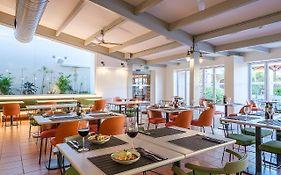 Oassium Hotel At Estival Park